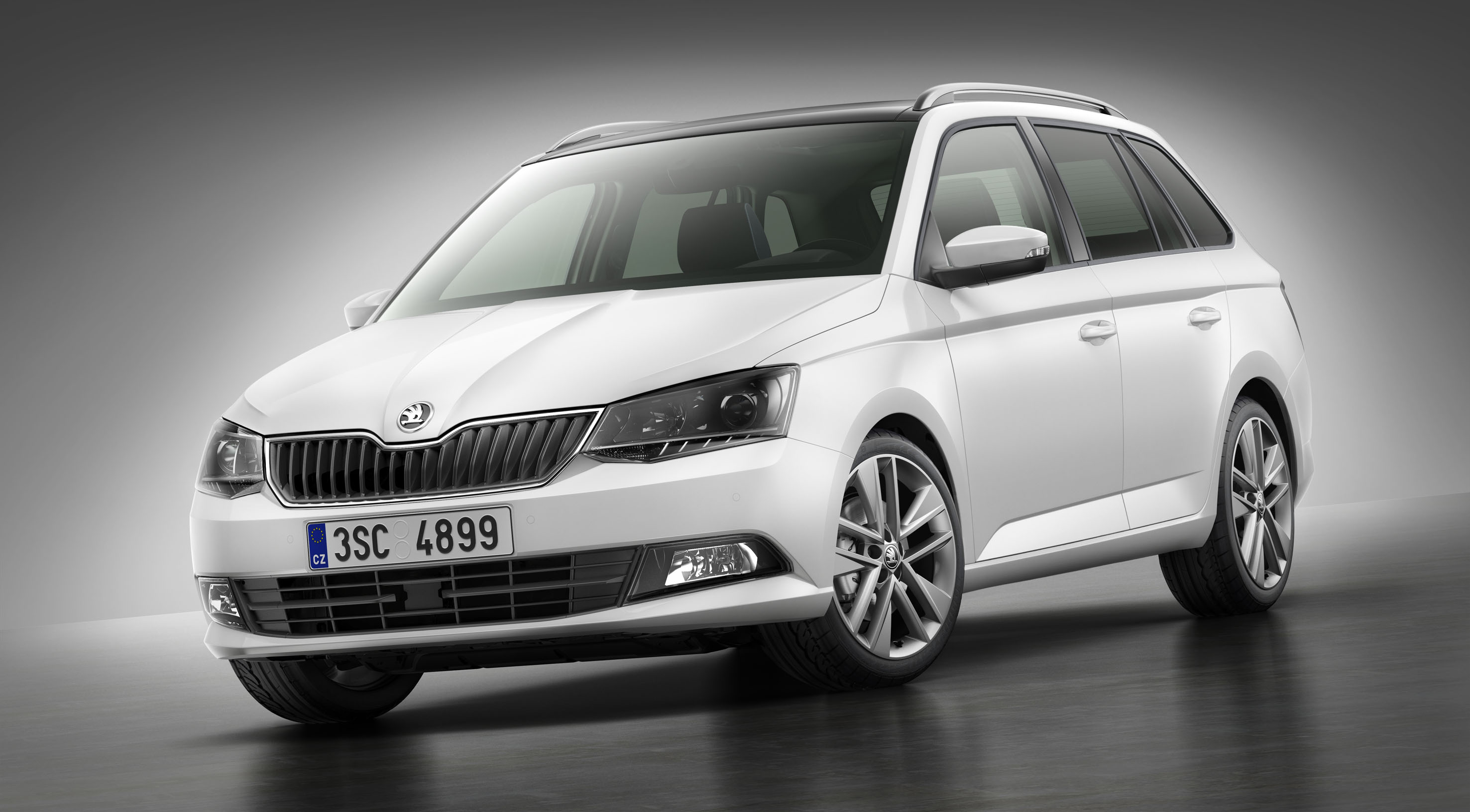 Skoda fabia combi framifrån 2015